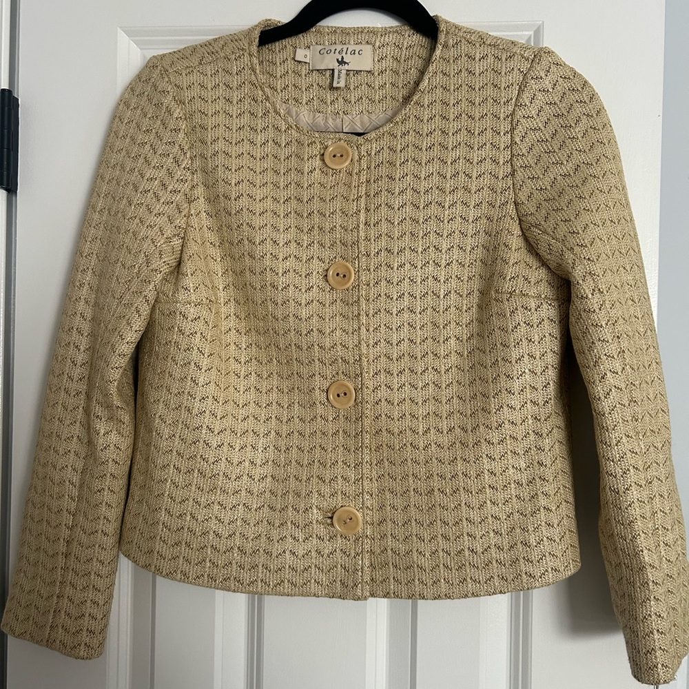 Cotélac Tan Textured Blazer with Cropped Length and Long Sleeves